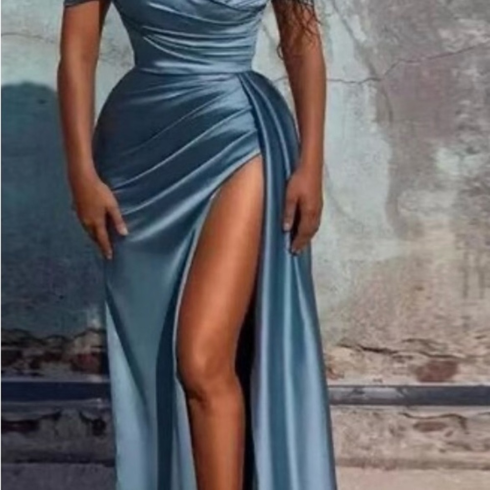 Elegant Blue Evening Gown